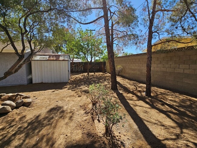 Building Photo - House For Rent