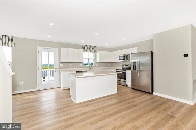 Building Photo - 38 Diopside Dr