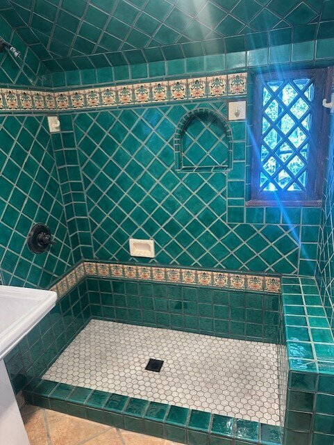 Beautiful diamond window from 1928 and shampoo shelf. - 367 Beloit Ave