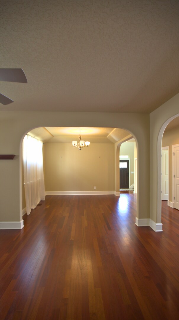 Building Photo - King City 3 Bedroom Plus Den available now !