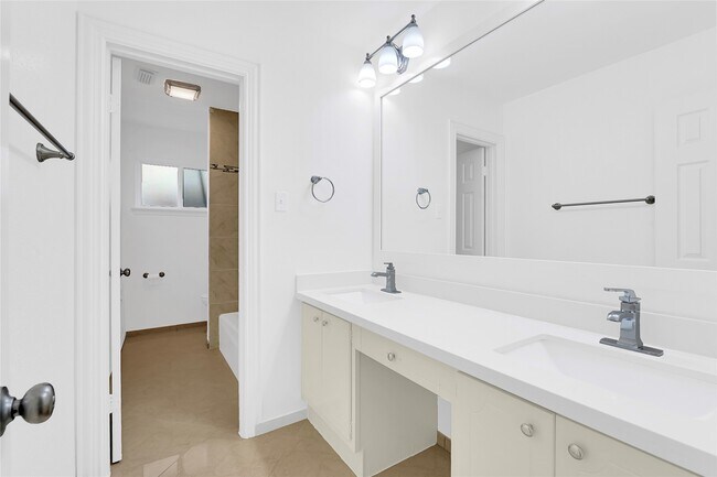 Building Photo - 8802 Tanager St