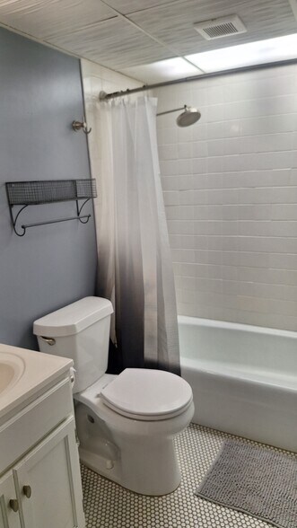 Updated Bathroom - 2718 Painter Ave