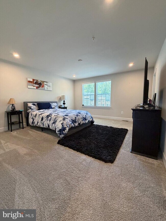 Building Photo - 10802 Foxtrot Cir