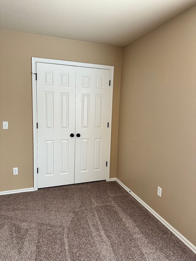 Building Photo - Beautiful home located in the Waterstone area! NO PETS!