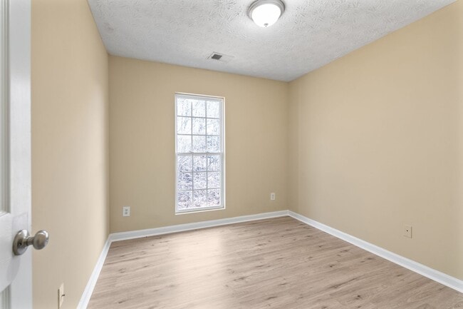 Building Photo - 3 Bedroom Townhome in Stonecrest!