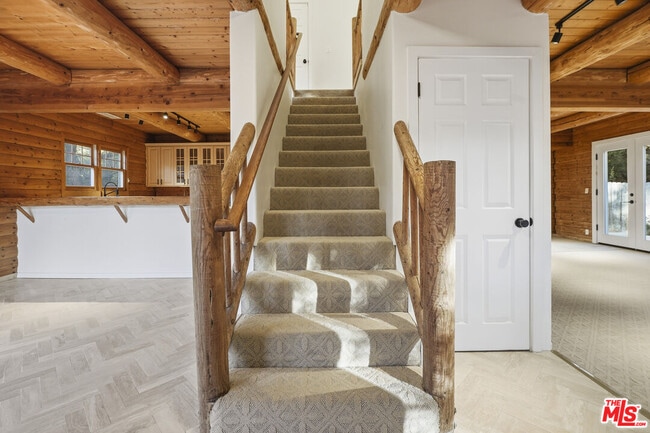 Building Photo - 373 Loftyhill Dr