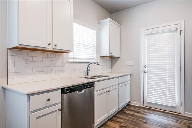 Building Photo - 4700 Blake Lp