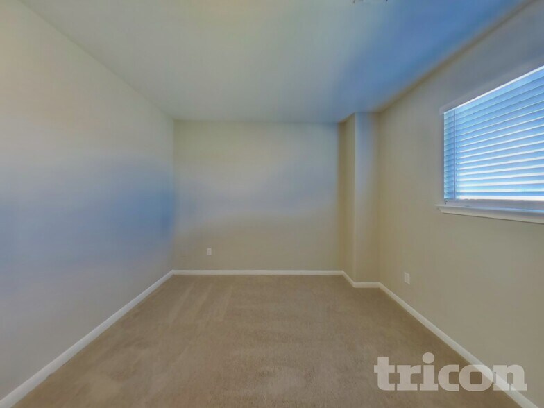 Building Photo - 1910 Flycaster Dr