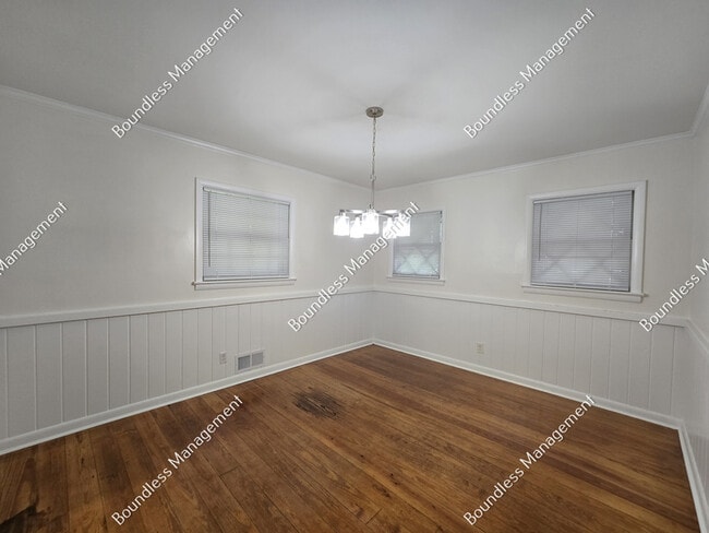 Building Photo - 2795 Arlington Rd