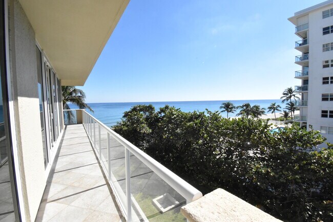 Building Photo - 1063 Hillsboro Mile