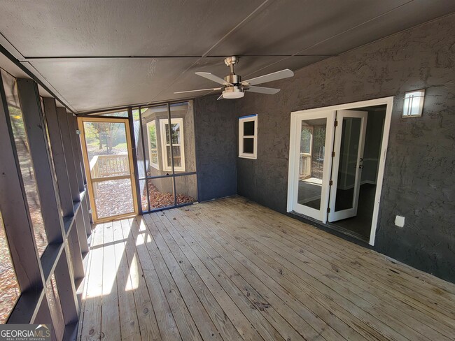 Building Photo - 260 Greenfield Cir