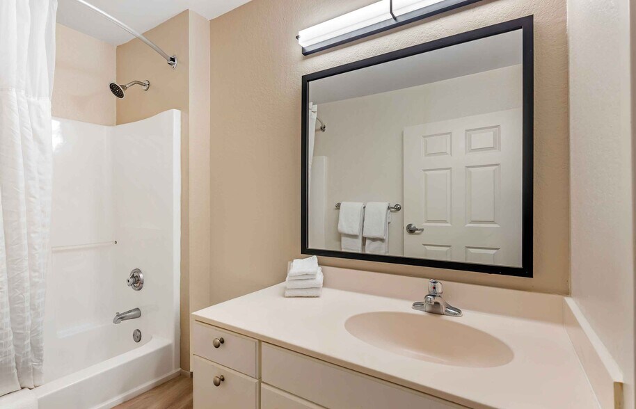 Building Photo - Furnished Studio-Melbourne - Airport