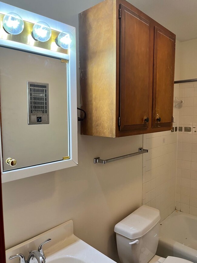 Building Photo - 2810 Antioch Rd