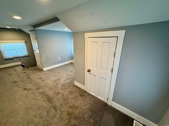 Building Photo - Open Concept 3 Bed 1.5 Bath in Swissville!