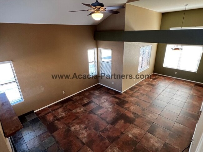 Building Photo - NW Three Bedroom/ 2 1/2 Bath Home