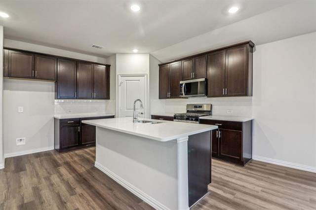 Building Photo - 711 Easthill Dr