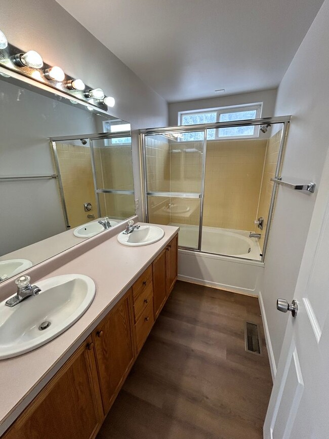 Building Photo - Recently Renovated Beautiful Forest Lakes Home - 3bd/ 2ba w/Attached Garage