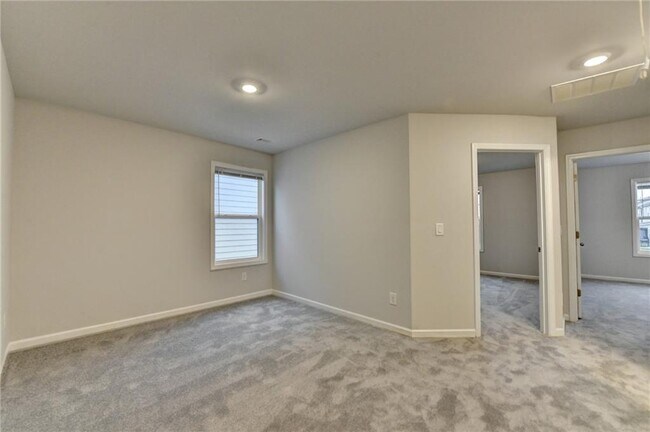 Building Photo - 3230 Westgate Park Dr