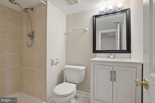 Building Photo - 1535 Chatham Colony Ct