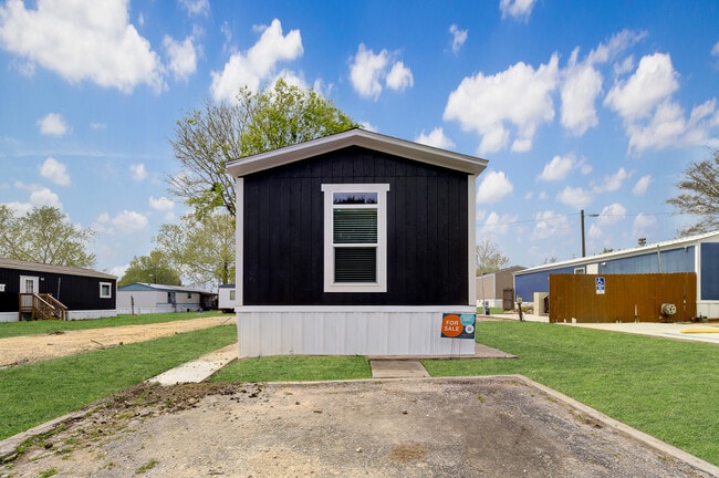 Building Photo - 750 Silent Valley Rd