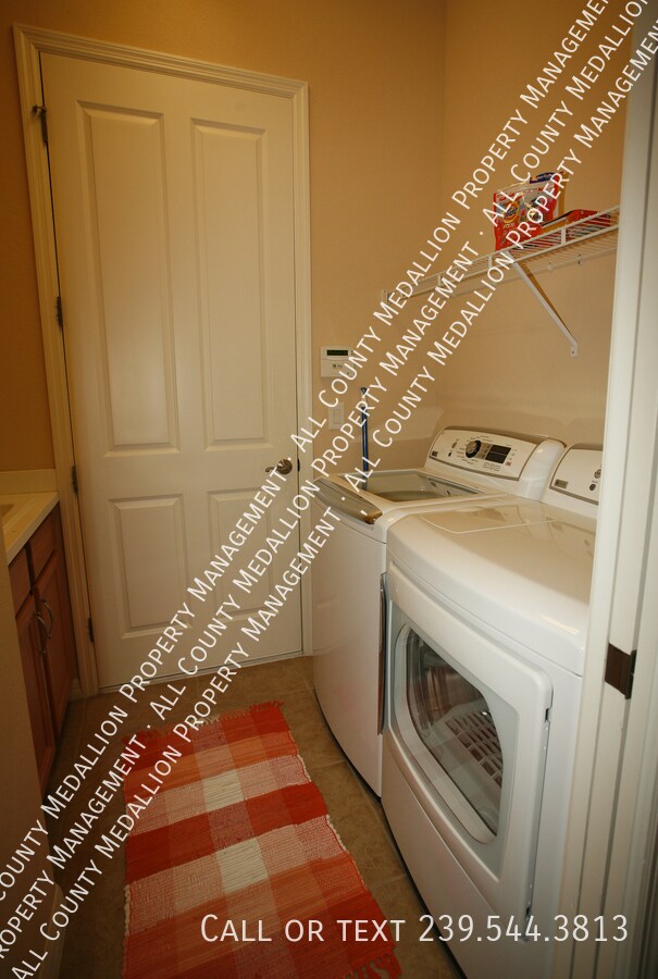 Building Photo - 11070 Esteban Dr