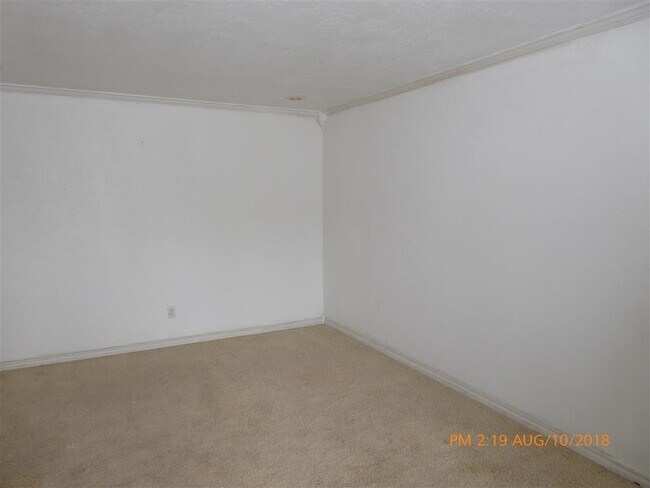 Building Photo - 2408 NW Redwood Ln