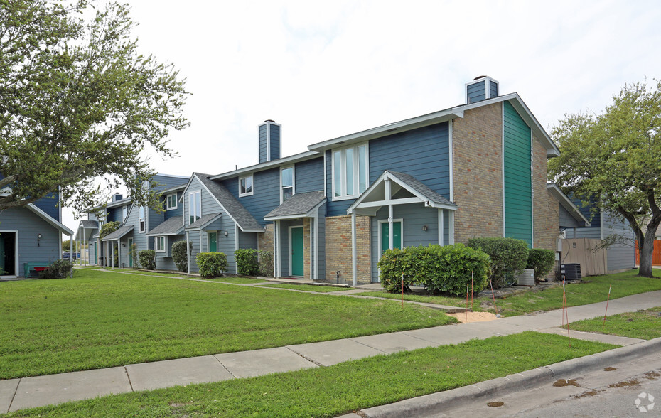 Primary Photo - Parkside Townhomes