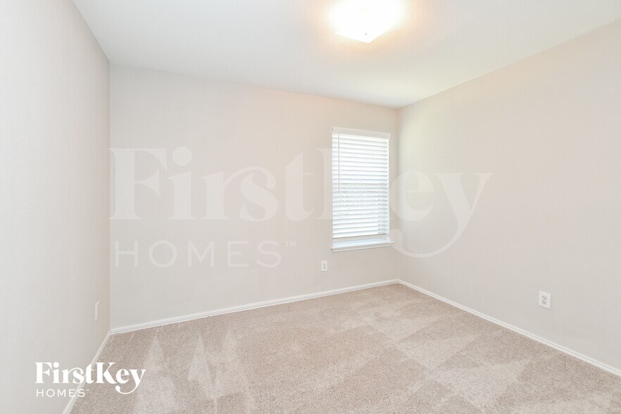 Building Photo - 106 Drake Ln
