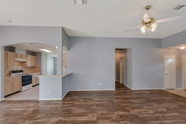 Building Photo - 855 Lake View Dr