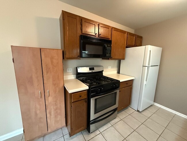 Building Photo - 320 Newport Ln