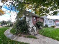 Building Photo - 867 Browning Ave