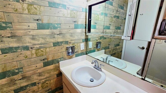 Building Photo - 1912 Palmland Dr