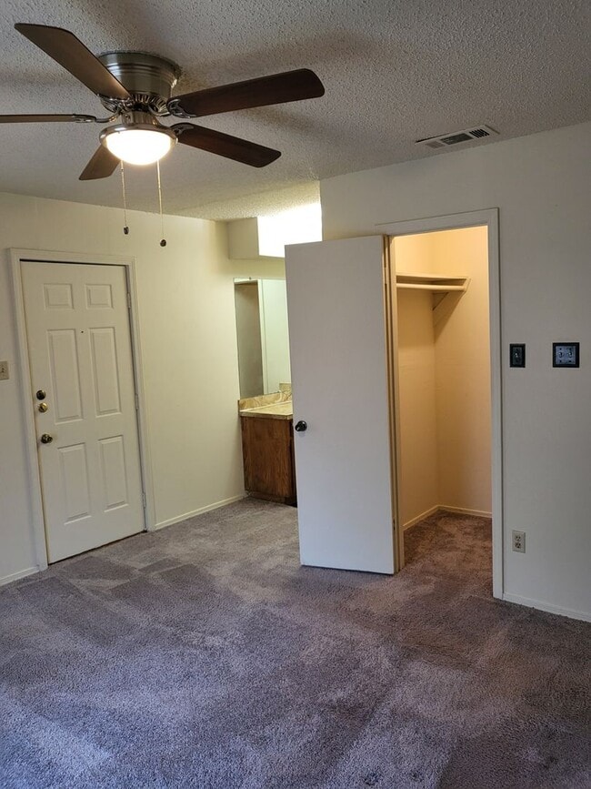 Building Photo - 808 Austin St