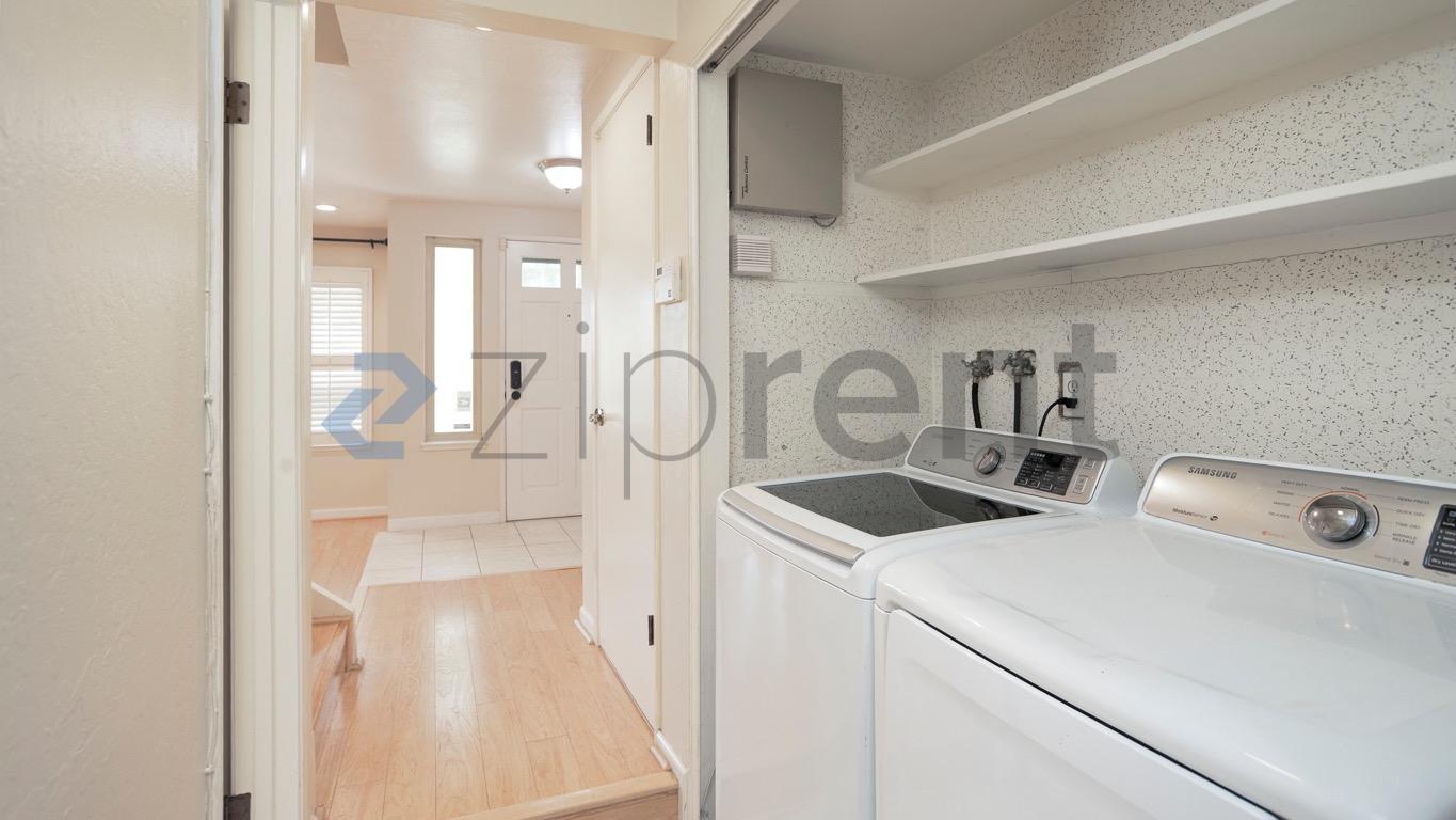 Building Photo - Unit