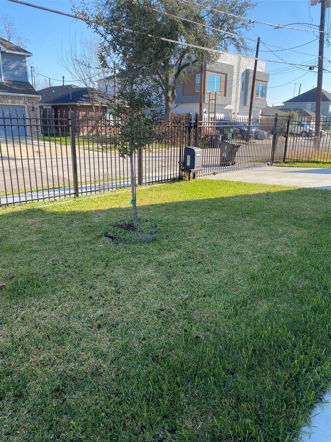 Building Photo - 3604 Dennis St