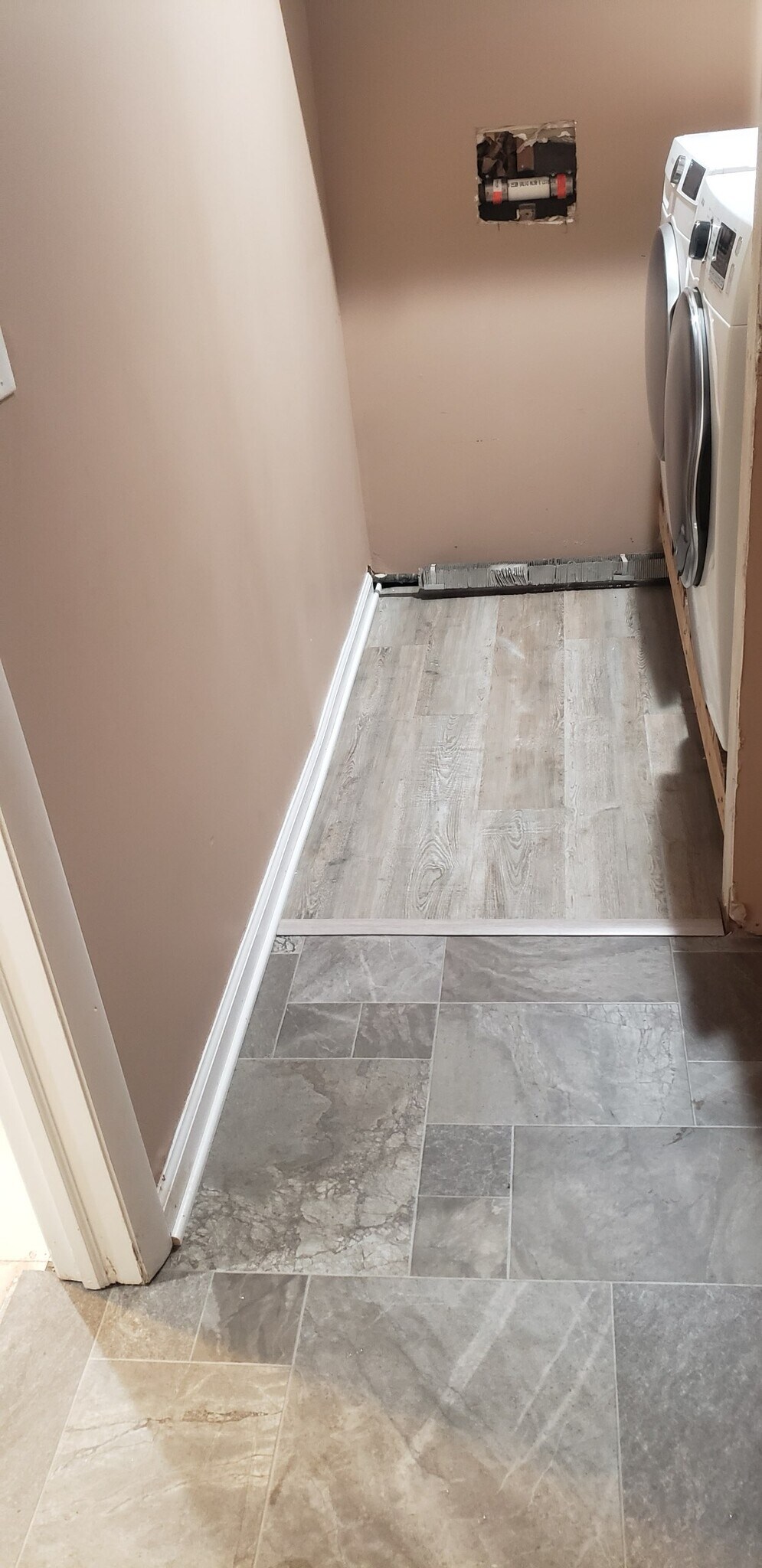 laundry room - 5 Tudor Ct W