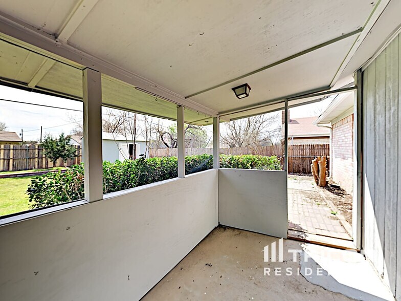 Building Photo - 7300 Echo Hill Dr