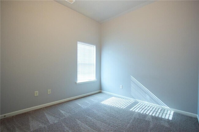 Building Photo - 960 Franklin Mill Trace