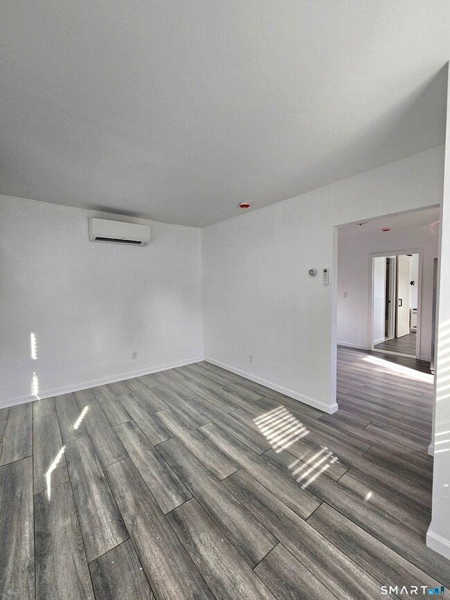 Building Photo - 2071 Middletown Ave