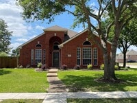 Building Photo - 220 Peach Tree Dr