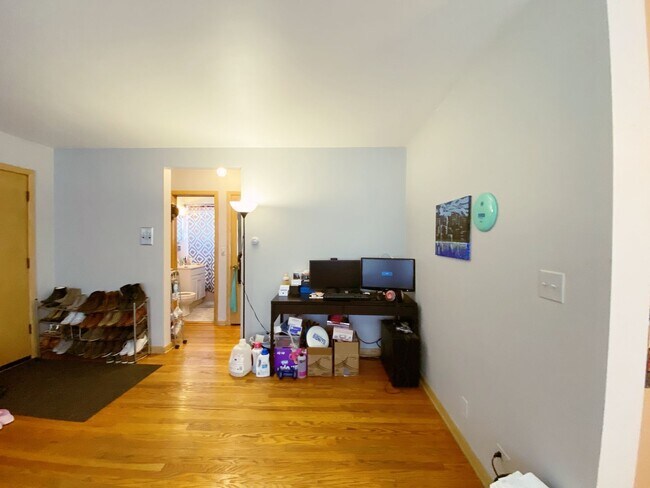 Building Photo - 4114 N Kedvale Ave