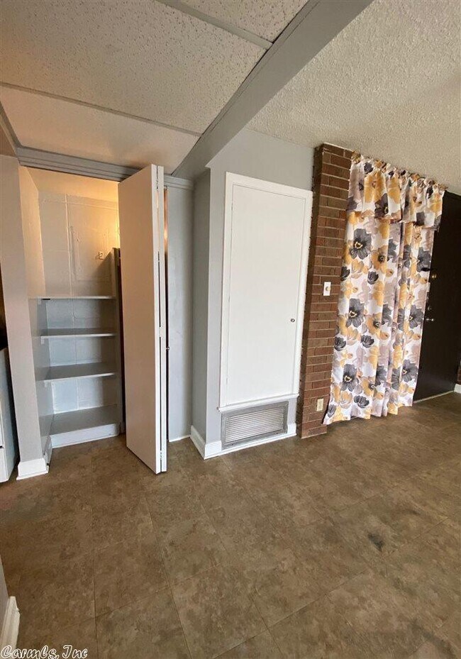 Building Photo - 4501 Hickory Ave