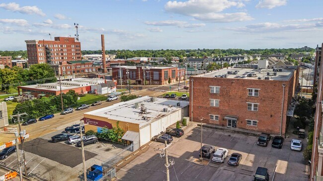 Building Photo - 2 GE Patterson Ave