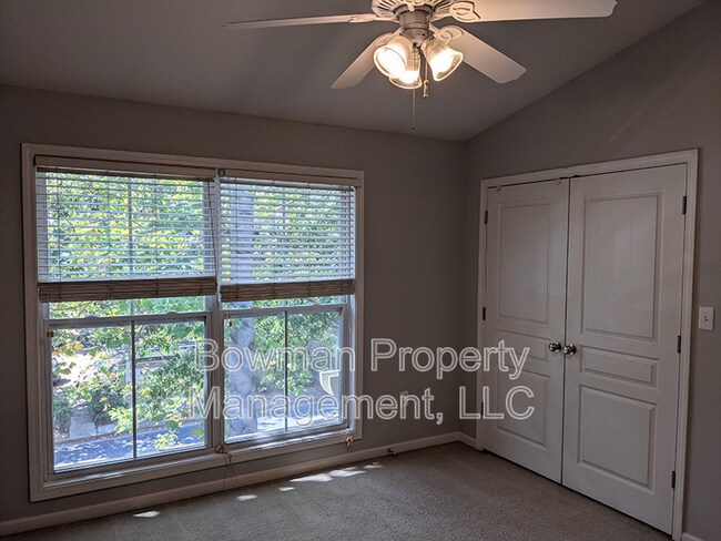 Building Photo - 660 S Barnett Shoals Rd