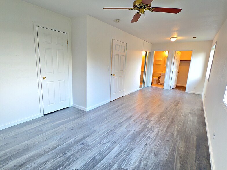 Building Photo - 6731 SE Fern Ave