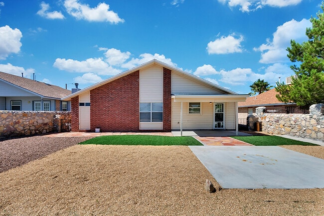 Building Photo - 1417 Plaza Verde Dr