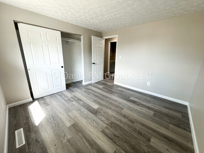 Building Photo - 912 Tellega Ave