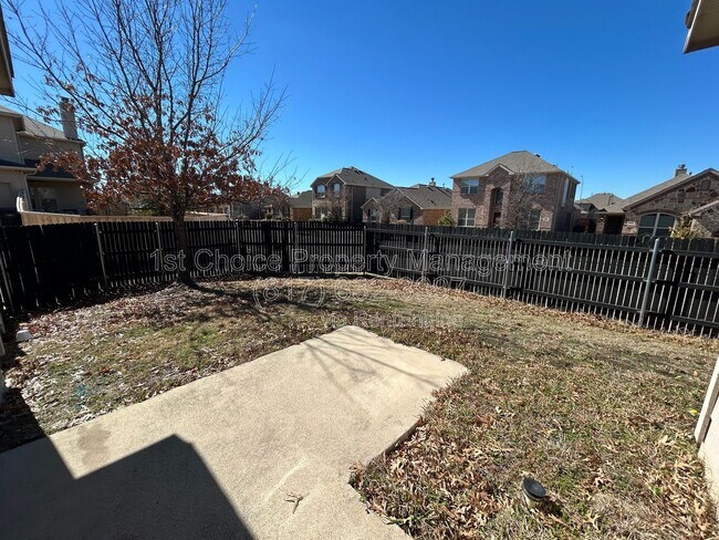 Building Photo - 5865 Fir Tree Ln