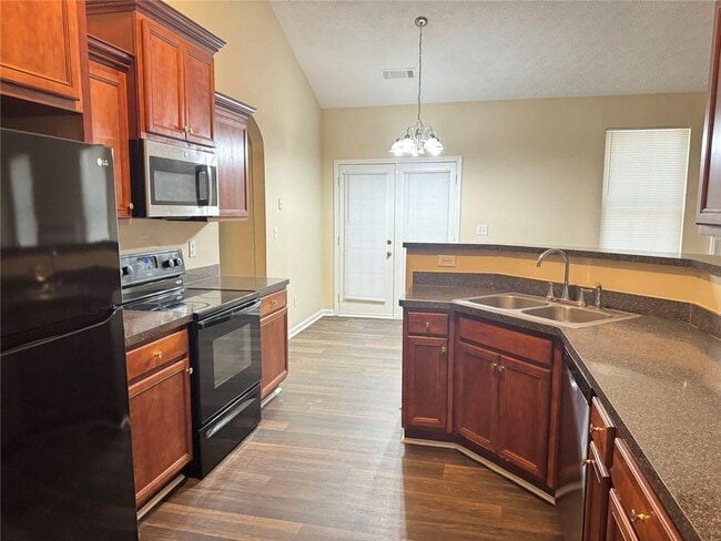 Building Photo - 5736 Lakeside Dr