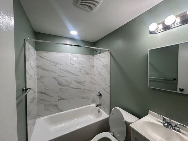 Building Photo - 2 Bedroom Townhome County Halethorpe